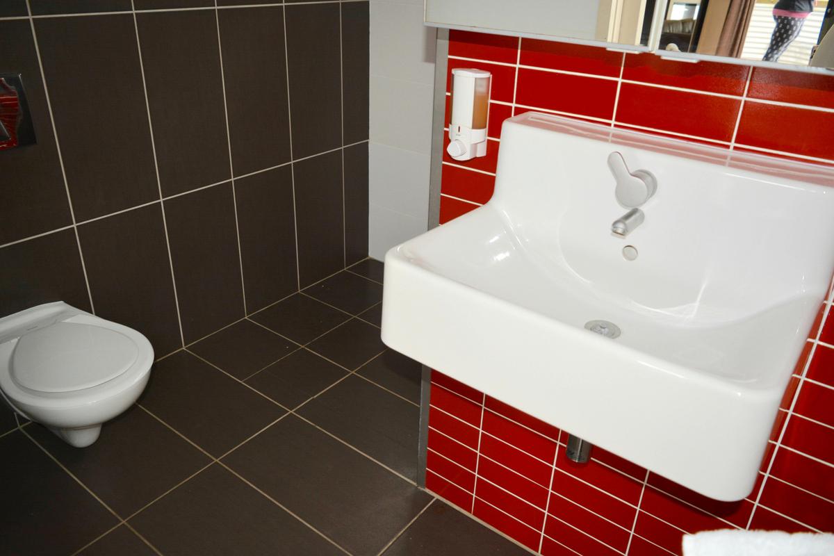 Open Plan Deluxe Cabin - Bathroom