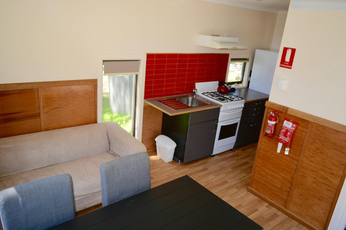 Standard Cabins - shared bathroom - Kitchen/dining/lounge
