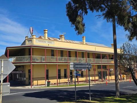 Nhill Farmers Arms Hotel