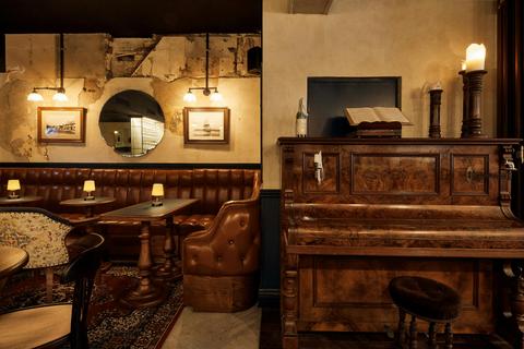 Live Piano Man Weekends