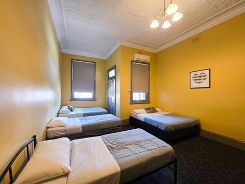 Cessnock Hotel, Hunter Valley, NSW - Winemaker's Room (Shared Bathroom)