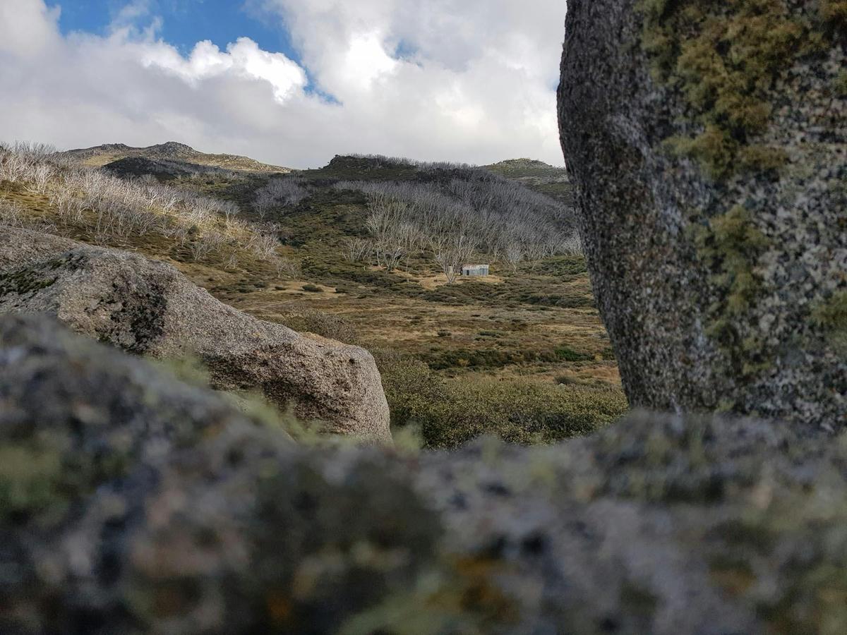 Whites River Hut seen from the Schlinks Pass trail in Kosciuszko National Park