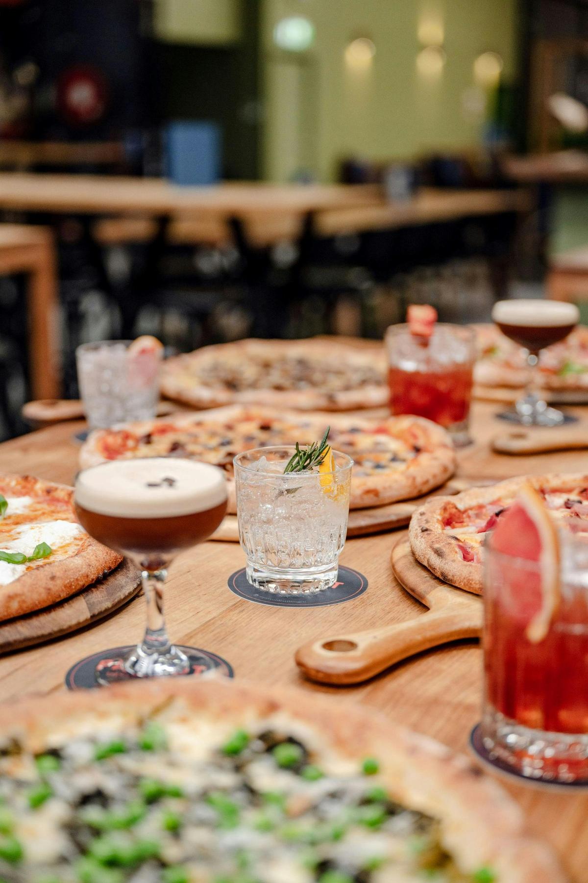Woodfired pizza at Parrot Distilling Co