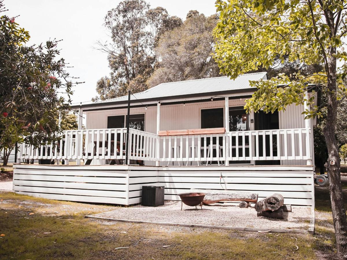 Eight Acres Farm Cottage