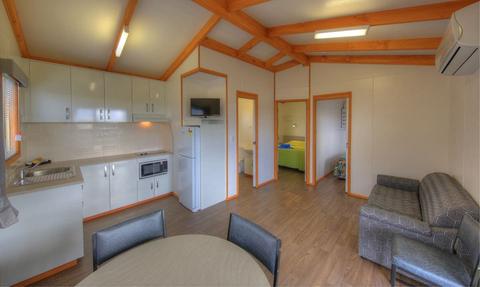 Queen Deluxe Cabin