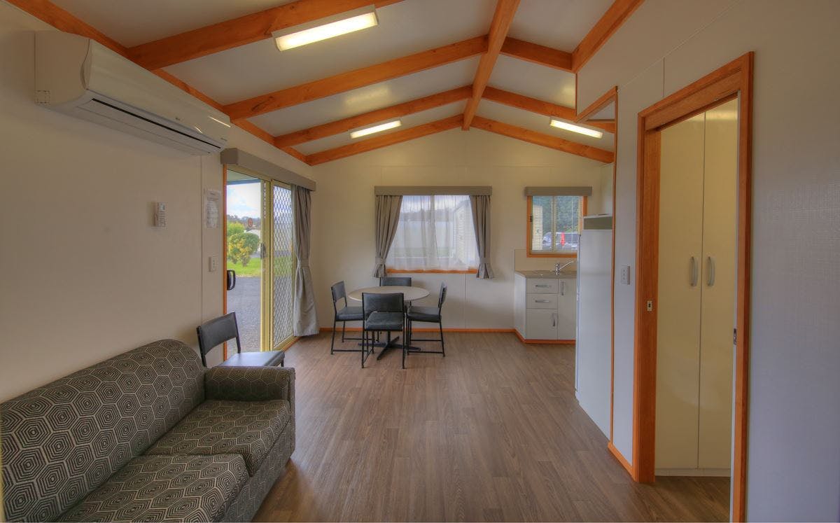 Queen Deluxe Cabin