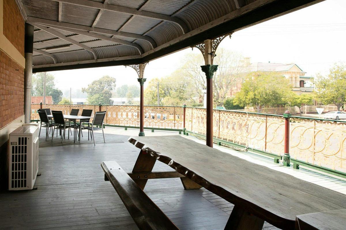 Bank Hotel Dungog