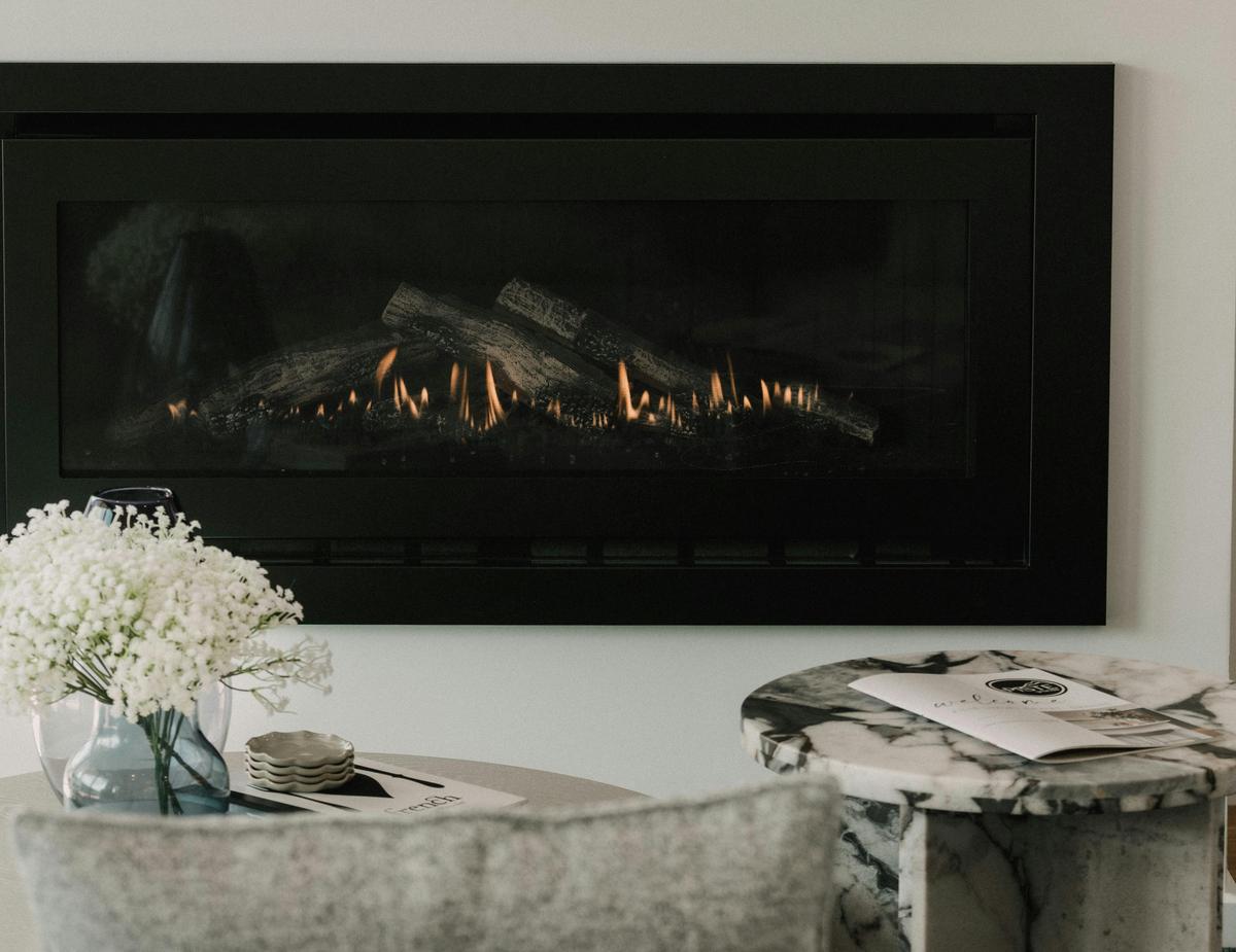 Piste Luxury Chalet - The Grande - Cosy Fireplaces