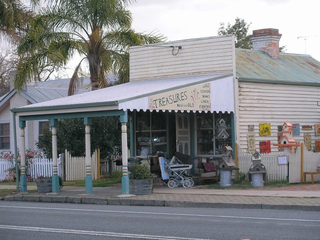 Lady Gails Bookshop and Curios