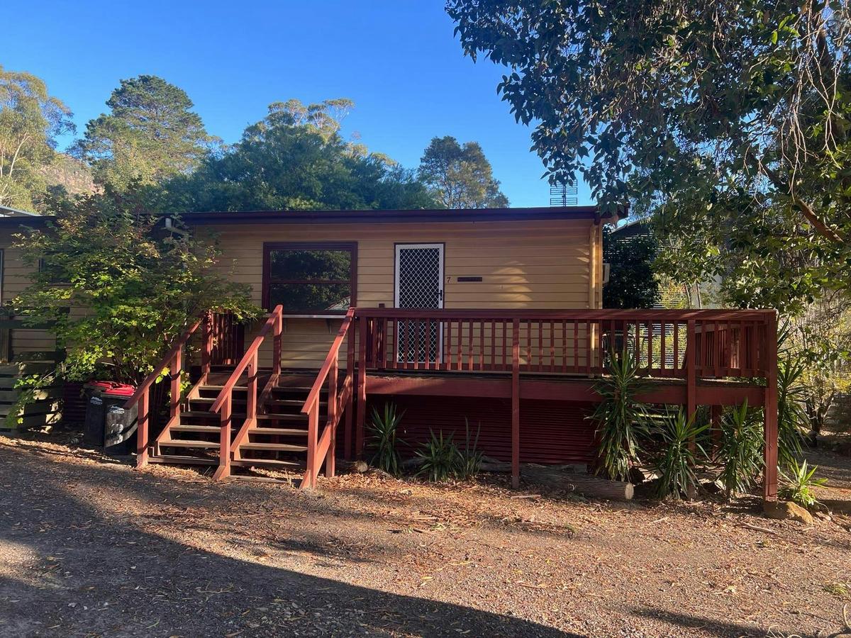 Froggy's Quarters Cabin 7