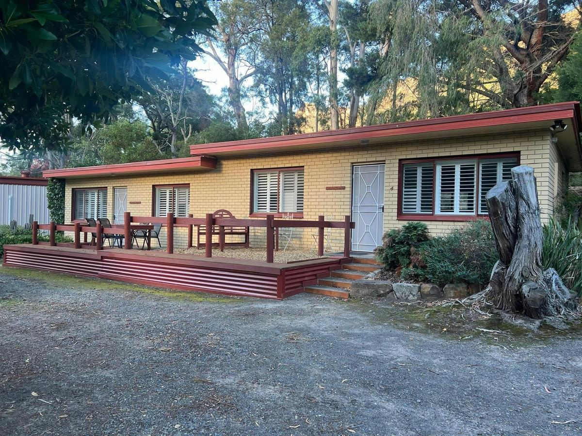 Froggy's Quarters Cabins