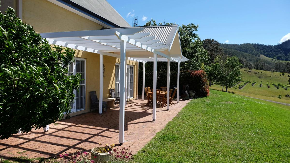 Cottage-rear-patio