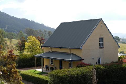 Cottage building