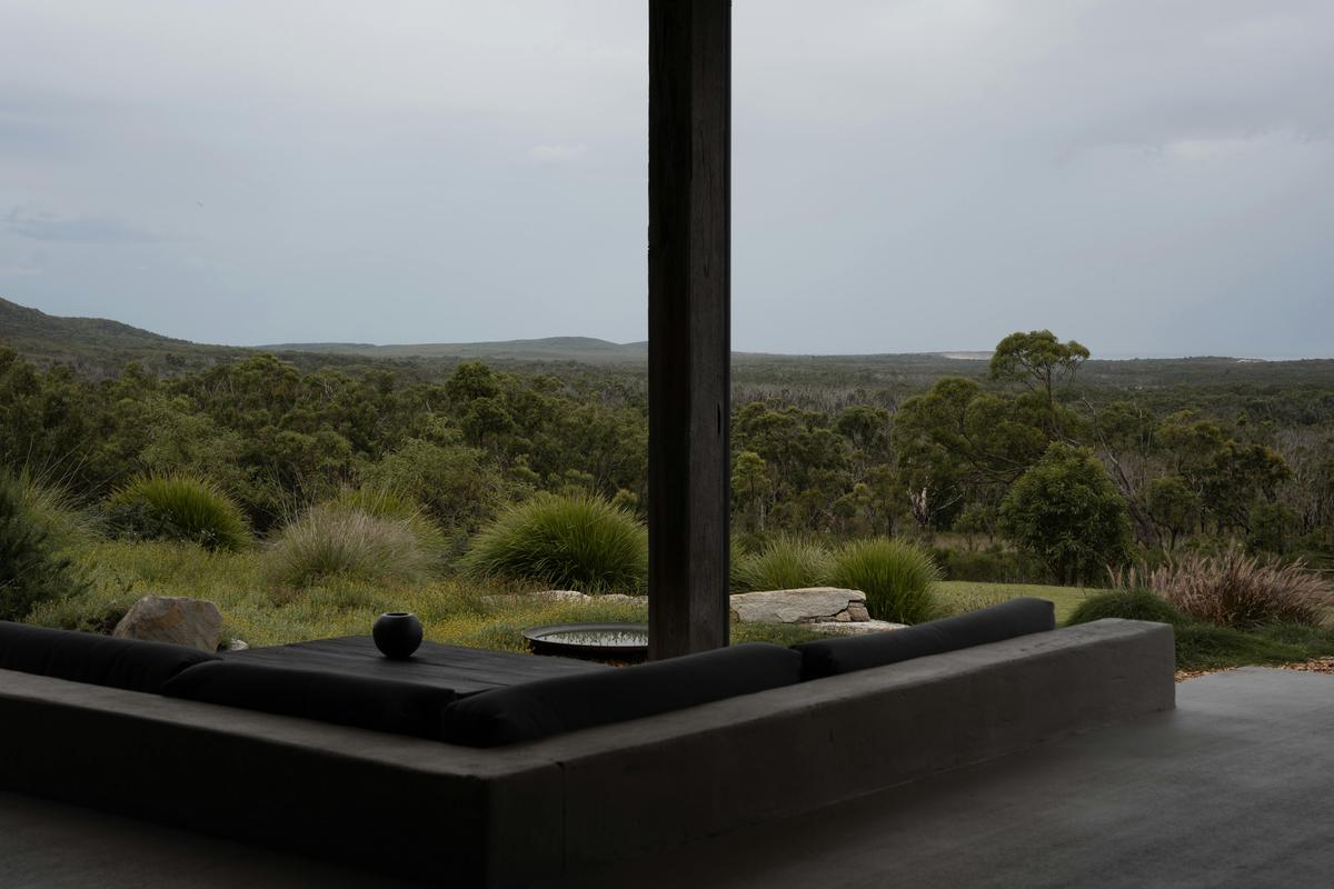 Alfresco sunken lounge overlooking Yuraygir National Park