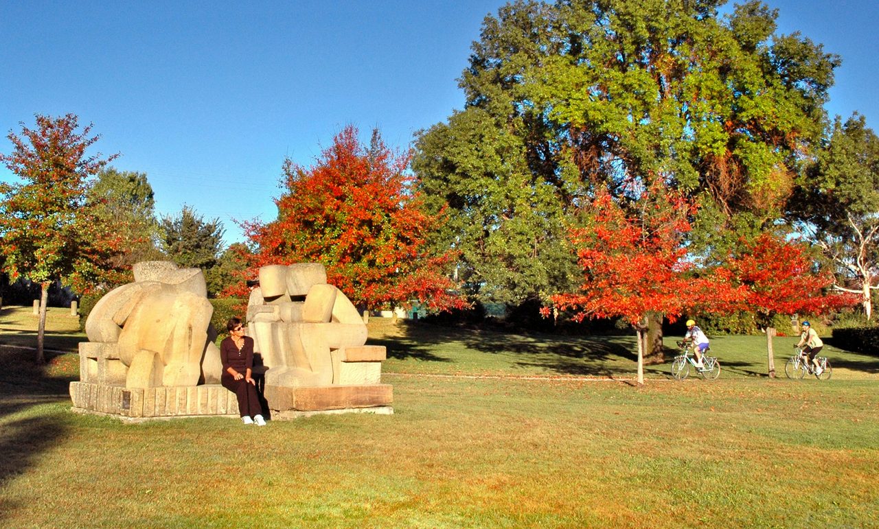 Conversation in the Park Statue