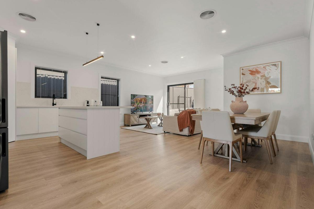 Living at Stylish Bathurst Apartment Near CBD