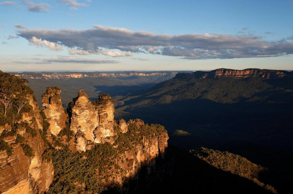 Sydney Harbour, Coast, and Iconic Blue Mountains Scenic Adventure
