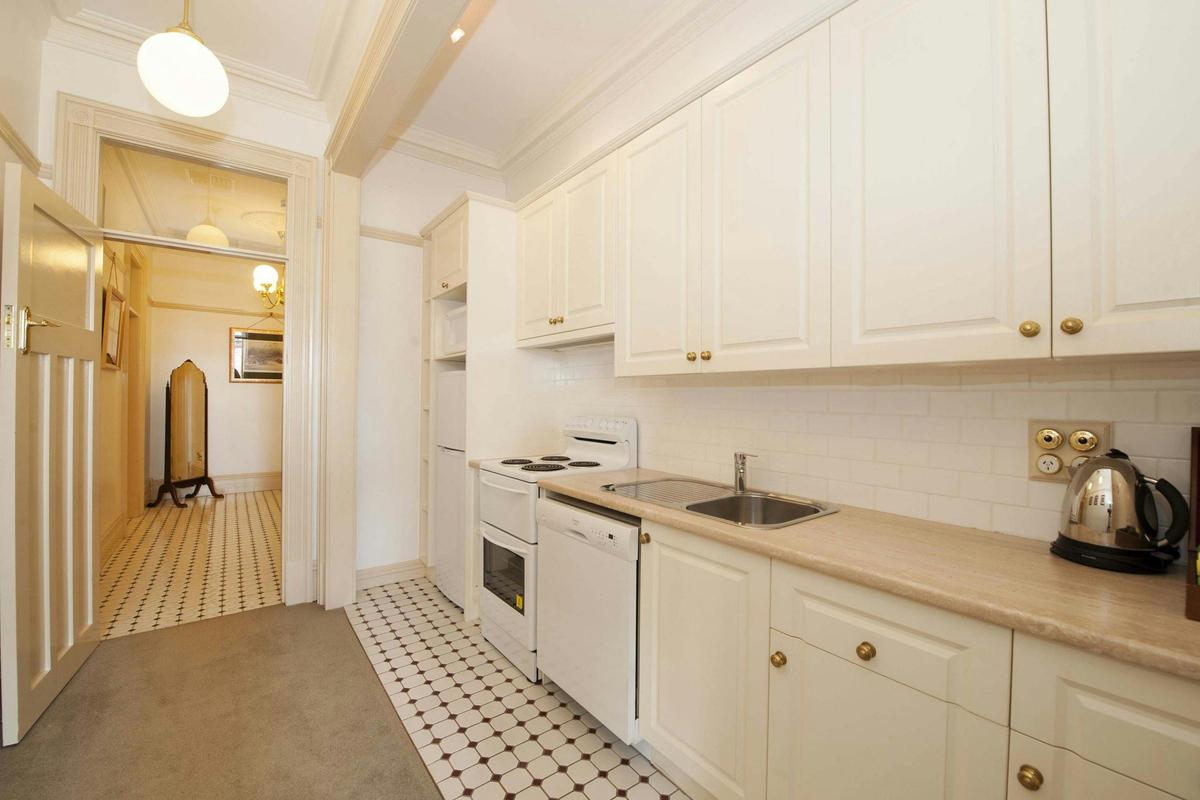 Luxury One Bedroom Apartment