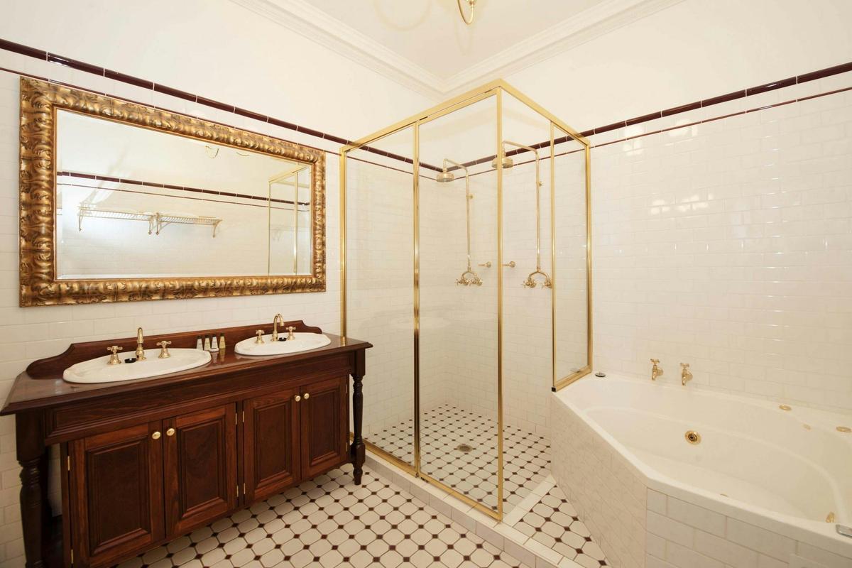 Luxury One Bedroom Apartment