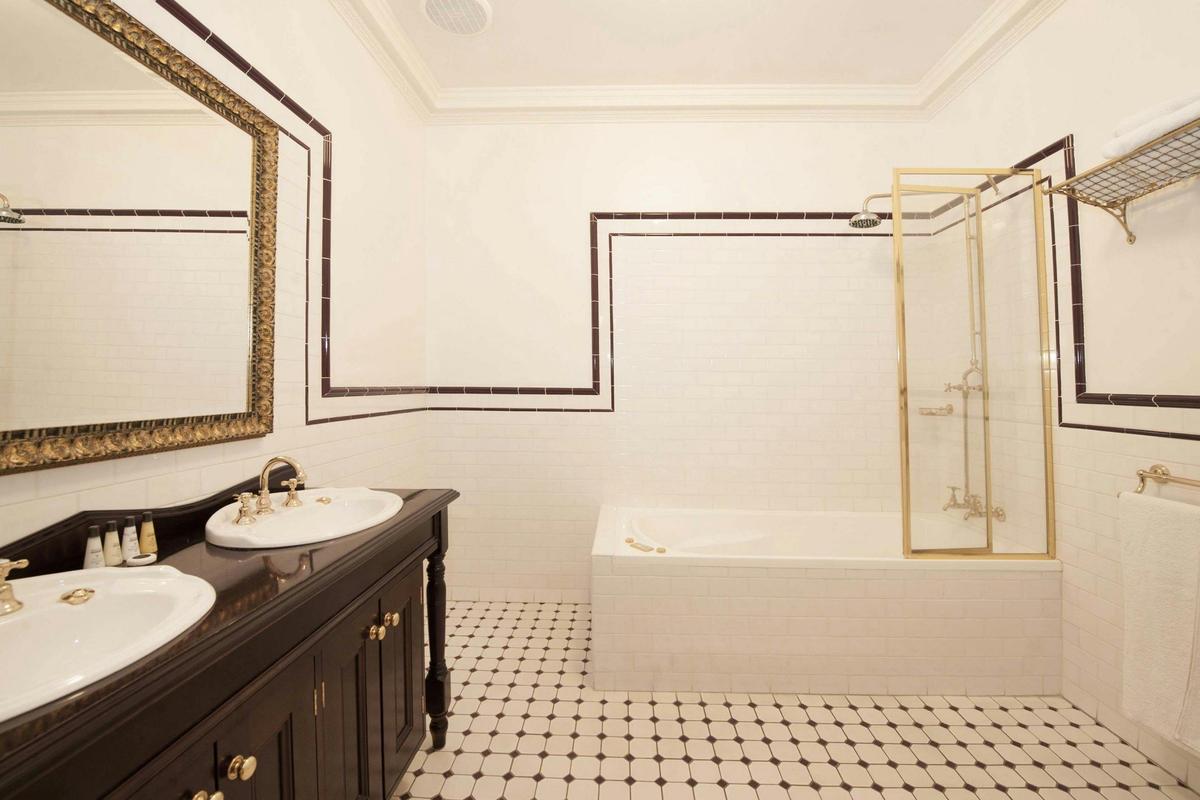 Queen Room