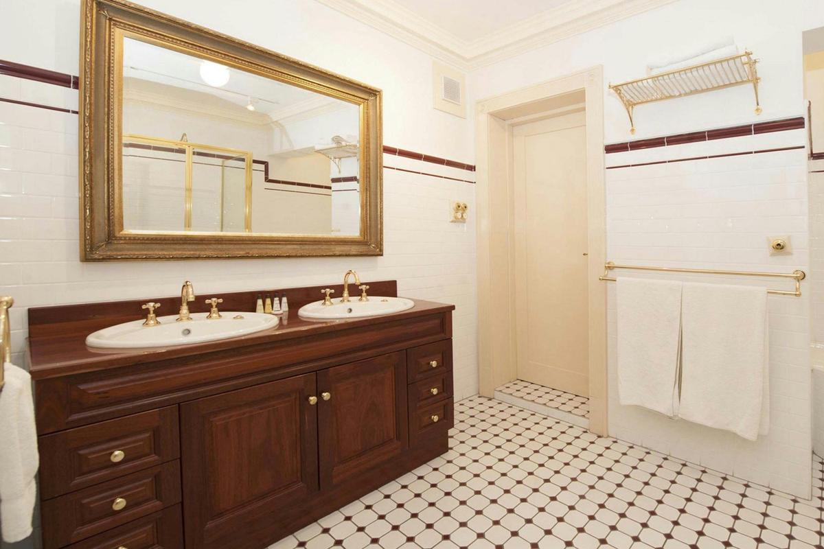 Executive Queen Room
