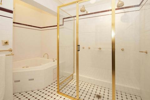 Executive Queen Room