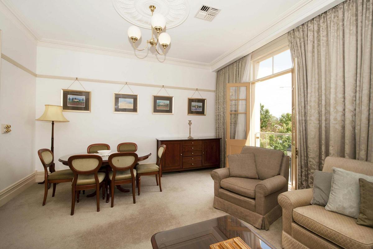 Luxury One Bedroom Apartment