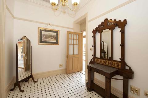 Luxury One Bedroom Apartment