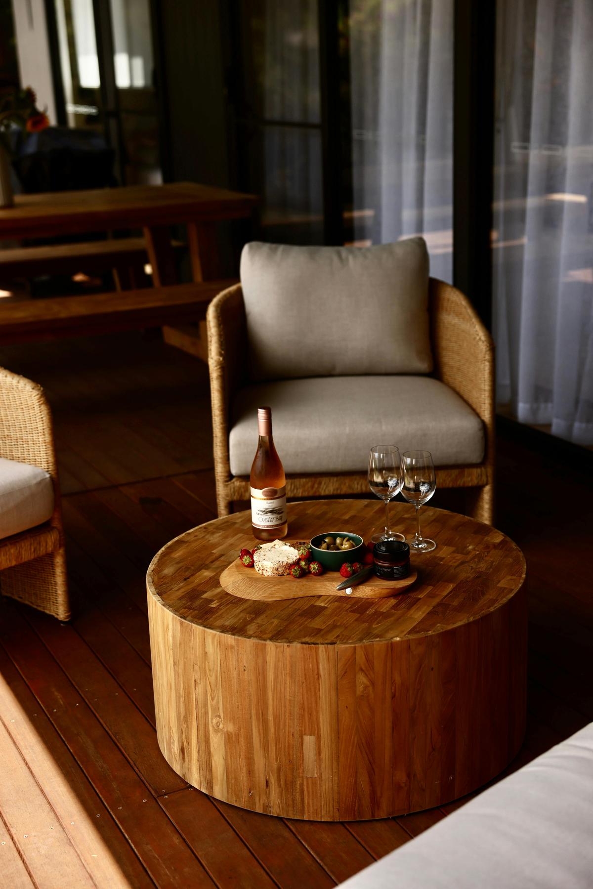 Relax on the comfy outdoor setting enjoying ocean glimpses to Kirra Beach