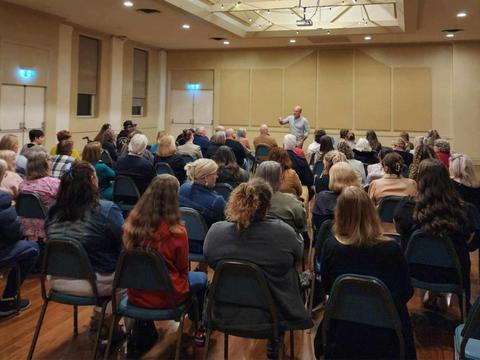 Aussie medium Simon Hay at the Commercial Club Albury