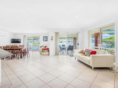 Taine Court