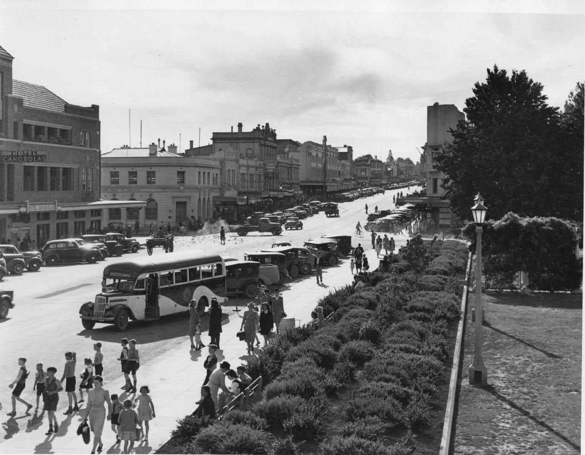 Summer Street Orange 1940