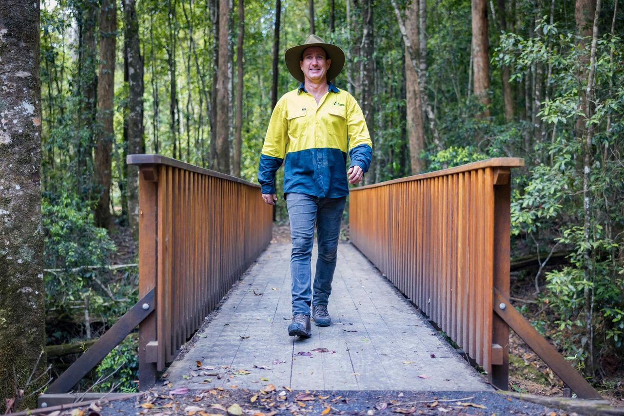 Mobong Track footbridge
