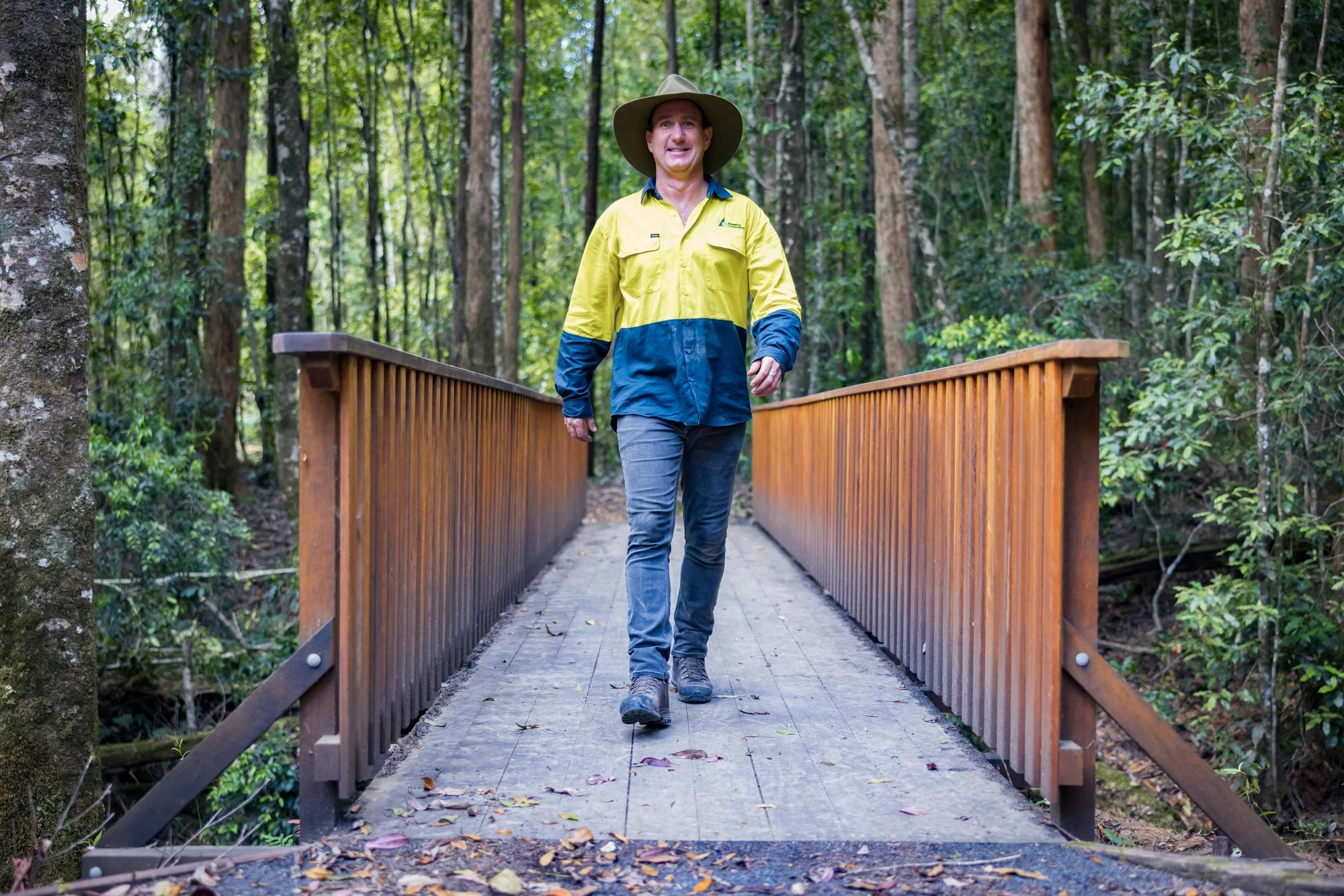 Mobong Track footbridge