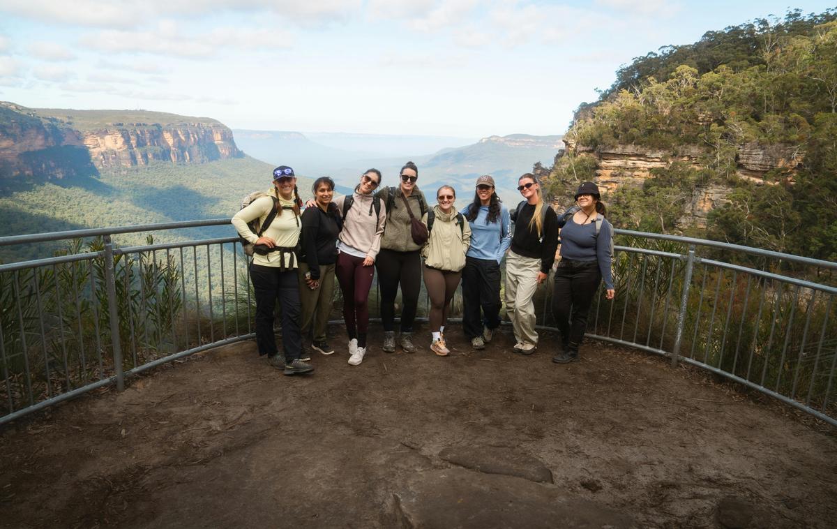 Echo Point Lookout Group Photo