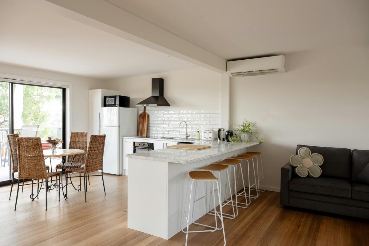 BNB Kitchen, Meals & Living
