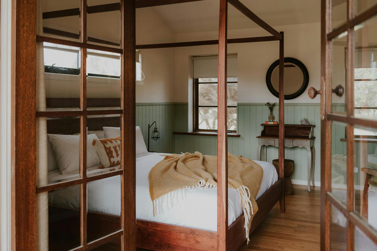 Wake up refreshed with our four-pos bed. Your dream Phillip Island weekend getaway starts right here