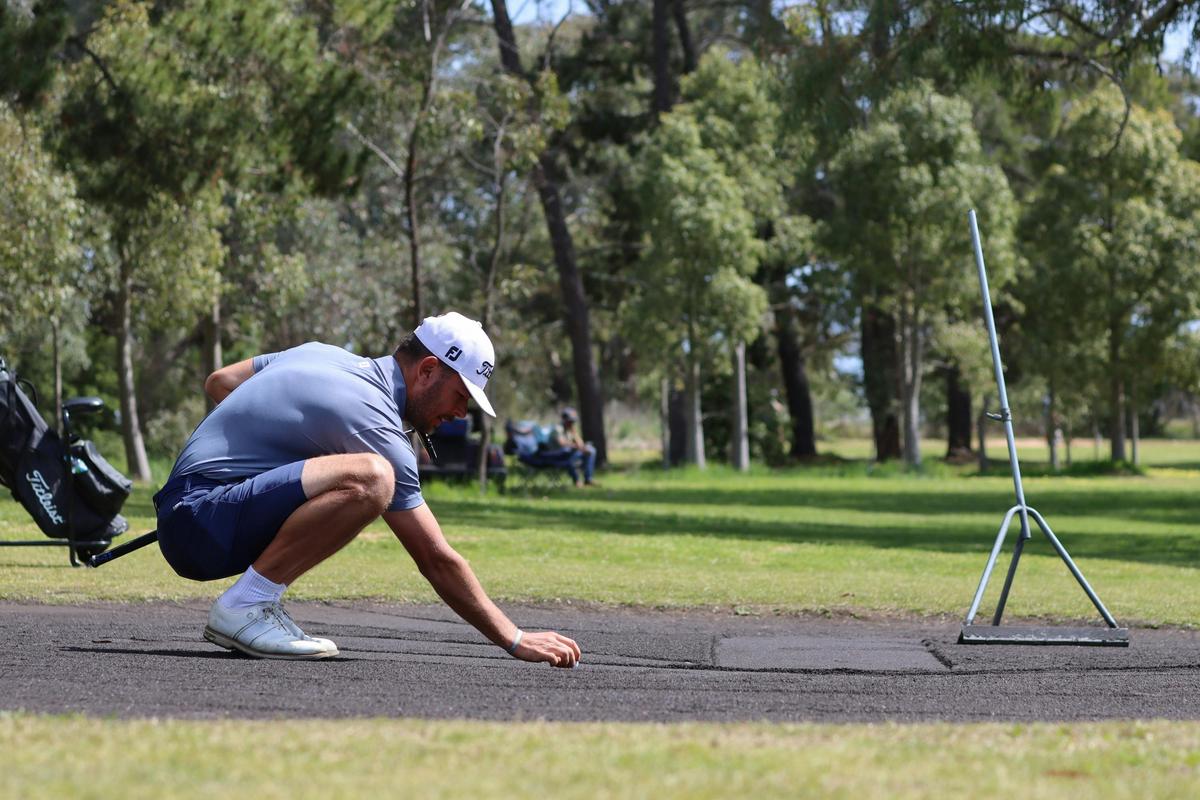 Lining up a putt