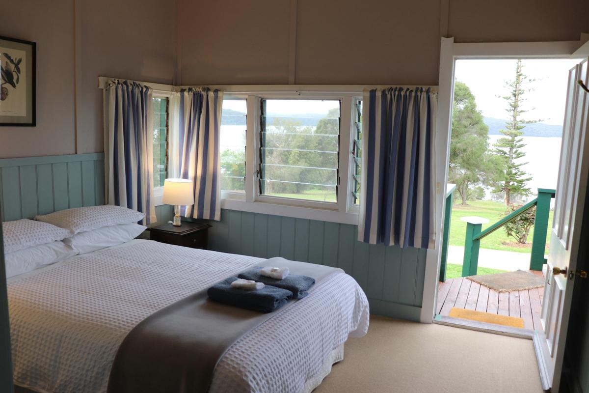 Lakeview queen room
