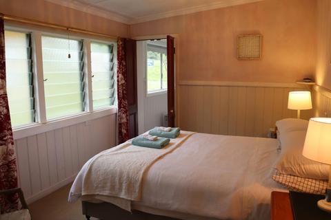 Lakeview queen room