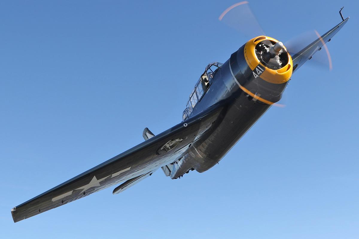 A Grumman Avenger torpedo bomber banks aggressively at Barrington Coast Airshow