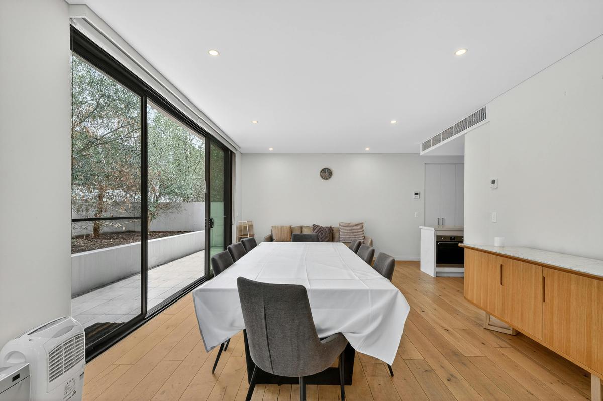 Luxury Three Bedroom Apartment Near Bondi Beach