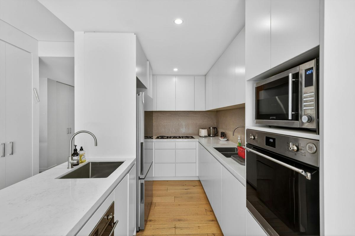 Luxury Three Bedroom Apartment Near Bondi Beach