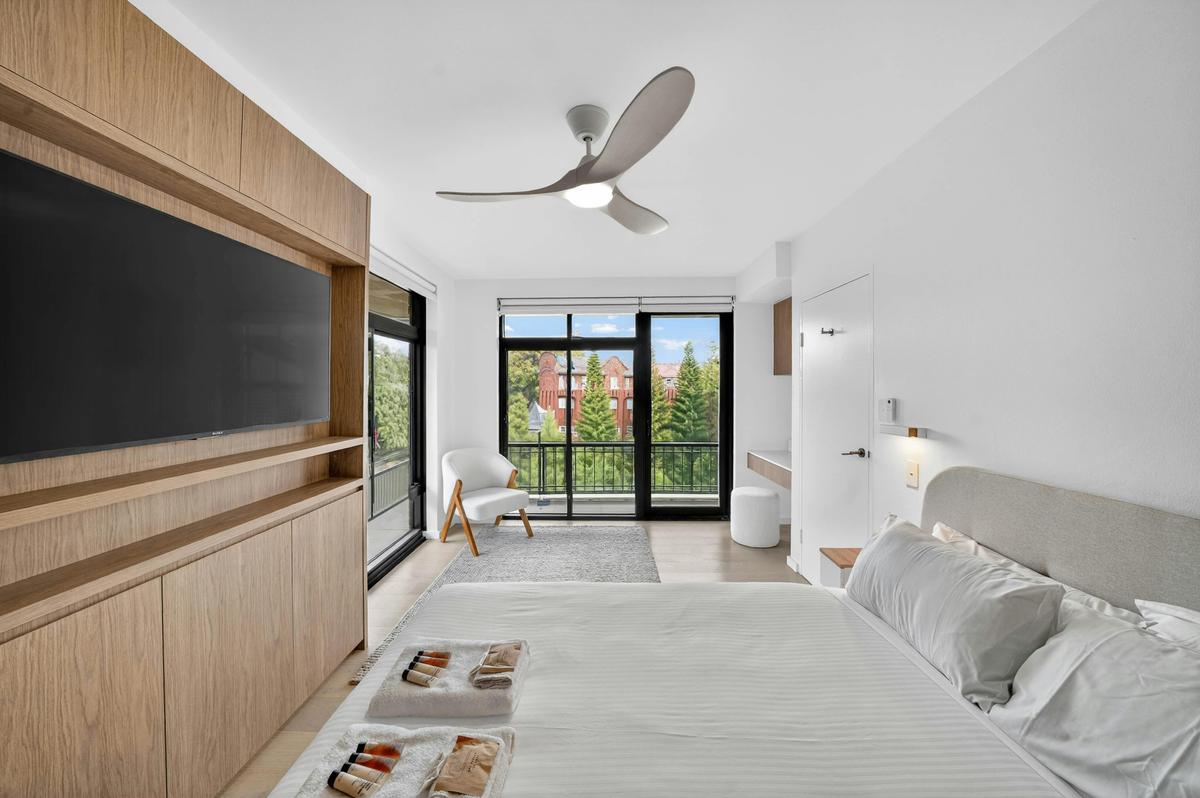 North Bondi Apartment Close to Cafés and Dining