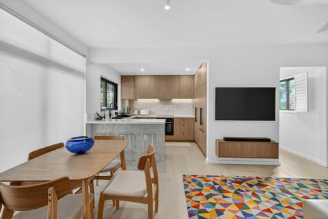 North Bondi Apartment Close to Cafés and Dining