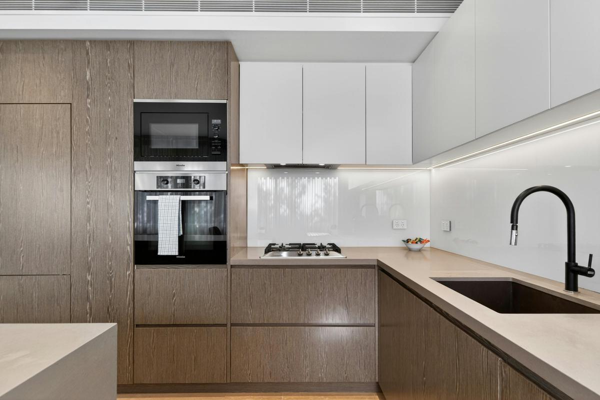 Spacious Three Bedroom Apartment Near Coogee Beach