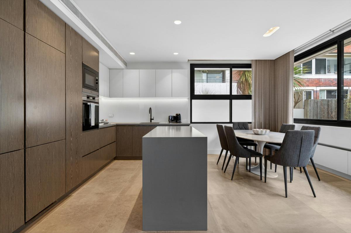 Spacious Three Bedroom Apartment Near Coogee Beach
