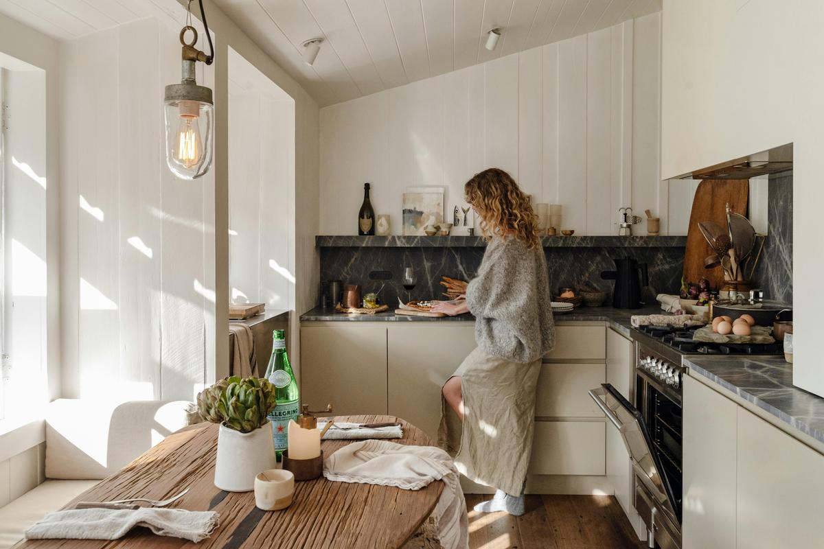 Kitchen with Window seat