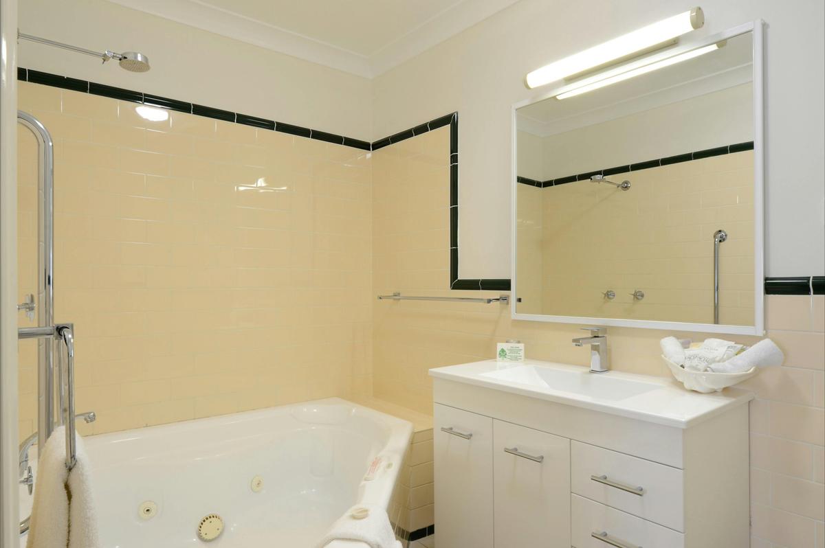 Two Bedroom Standard Spa Apartment