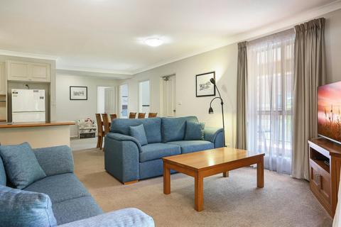 Two Bedroom Poolside/Deluxe Spa Apartment